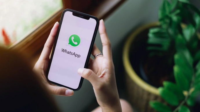 WhatsApp Introduces Custom AI Chatbots Feature